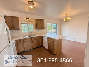 10 W Monticello Dr in Kaysville, UT - Building Photo - Building Photo