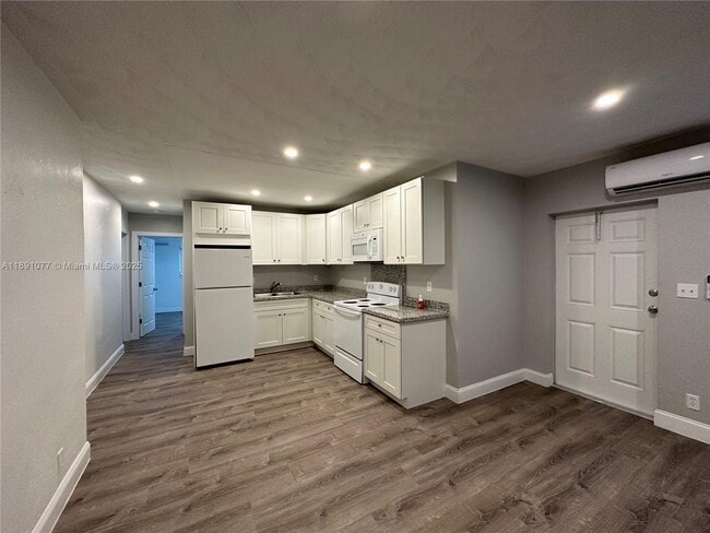 840 NE 17th Terrace in Fort Lauderdale, FL - Building Photo - Building Photo