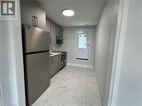 181 Brant Ave in Brantford, ON - Building Photo - Building Photo