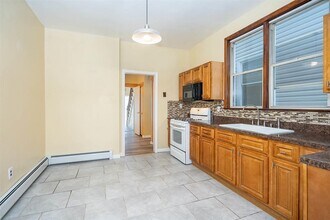 13 E 52nd St in Bayonne, NJ - Building Photo - Building Photo