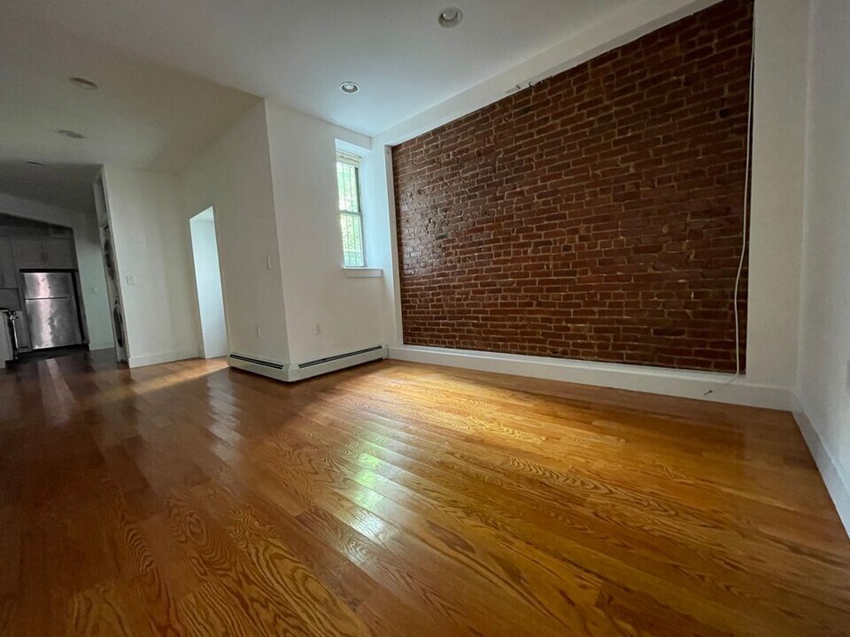 312 W 121st St in New York, NY - Building Photo