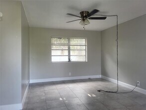 1406 Holly Heights Dr, Unit 4 in Fort Lauderdale, FL - Building Photo - Building Photo