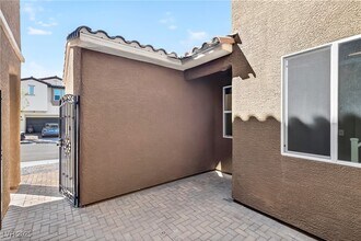 6906 Sunrise Crest Dr in Las Vegas, NV - Building Photo - Building Photo