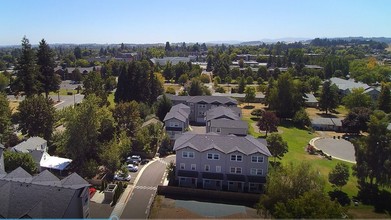 University Townhomes in Monmouth, OR - Building Photo - Building Photo