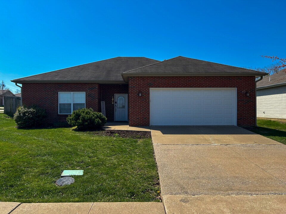 1810 Topsail Dr in Columbia, MO - Building Photo