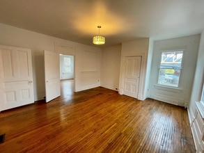 301 E Carson St, Unit #1 in Pittsburgh, PA - Building Photo - Building Photo