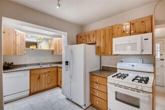 3825 E 2nd Ave in Denver, CO - Foto de edificio - Building Photo