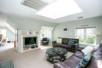 1 Seaview Ave in Newport, RI - Building Photo - Building Photo