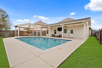 2903 Flower Creek Ln in Dickinson, TX - Building Photo - Building Photo