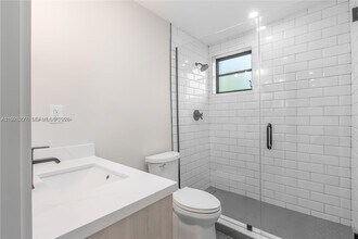 8421 SW 27th Terrace in Miami, FL - Foto de edificio - Building Photo