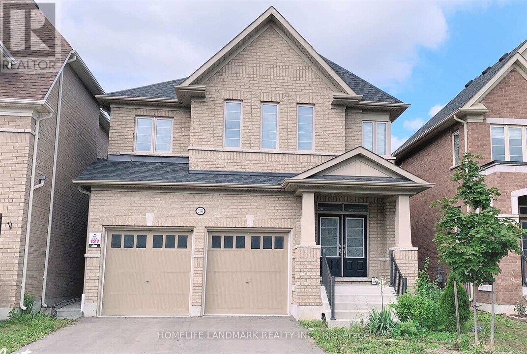 2356 Equestrian Cres in Oshawa, ON - Building Photo
