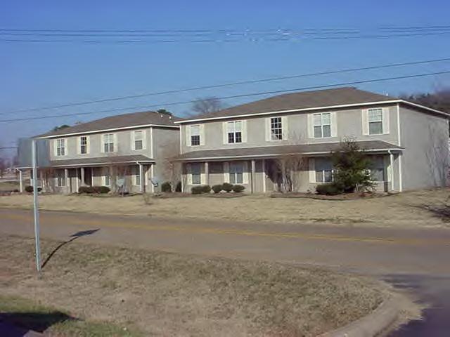 18-20 E Main St in Altus, AR - Building Photo