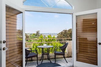 919 W Lewis St, Unit 3 in San Diego, CA - Foto de edificio - Building Photo