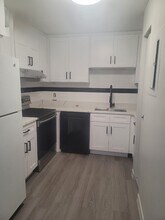 5 Thayer Pond Dr in Oxford, MA - Building Photo - Building Photo