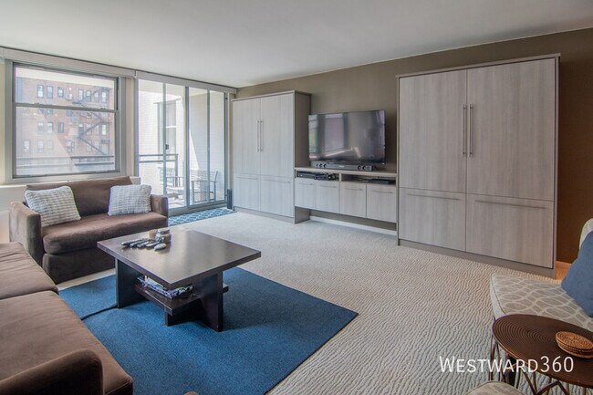 30 E Elm St in Chicago, IL - Building Photo - Building Photo