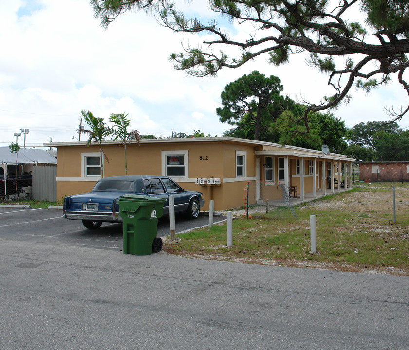 812 NW 15th Ter in Fort Lauderdale, FL - Building Photo