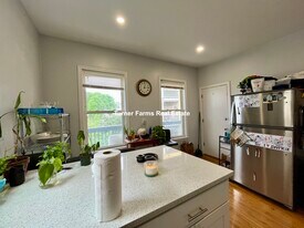 130 Boston St, Unit 2 in Boston, MA - Building Photo