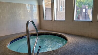 5251 Indian River Dr in Las Vegas, NV - Foto de edificio - Building Photo