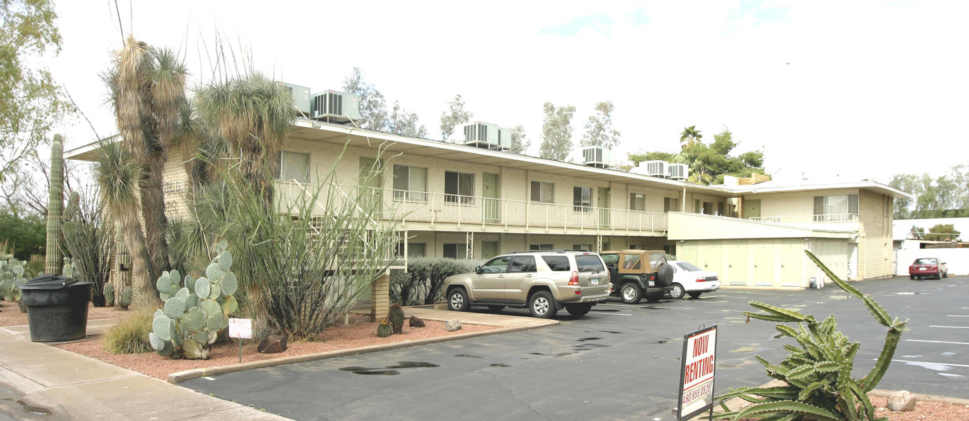 Saville Apartments in Tempe, AZ - Building Photo