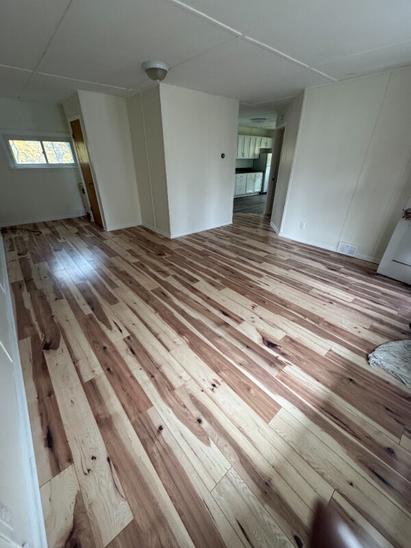 14561 Hickox St in Burton, OH - Building Photo - Building Photo