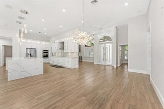 6689 NW 70th Pl in Parkland, FL - Building Photo - Building Photo
