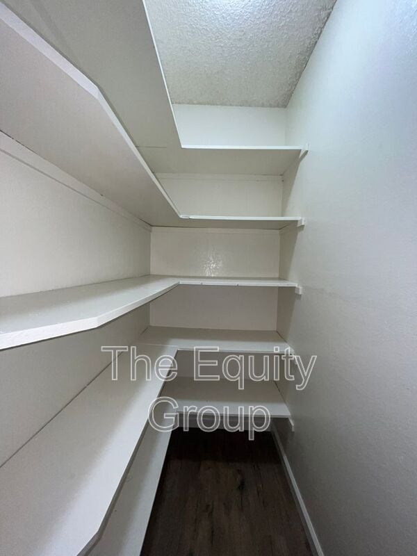1420 W Elowin Ave in Visalia, CA - Building Photo - Building Photo