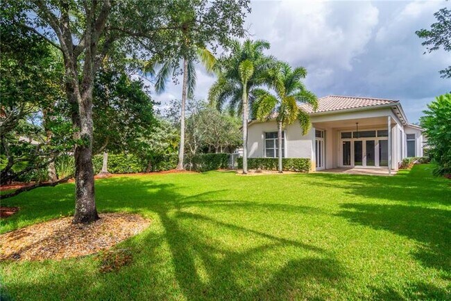 2519 Bay Pointe Ct in Weston, FL - Building Photo - Building Photo