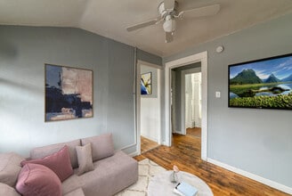 224 Crest St in Lansing, MI - Building Photo - Building Photo