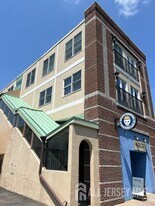 15 Station Pl in Metuchen, NJ - Building Photo