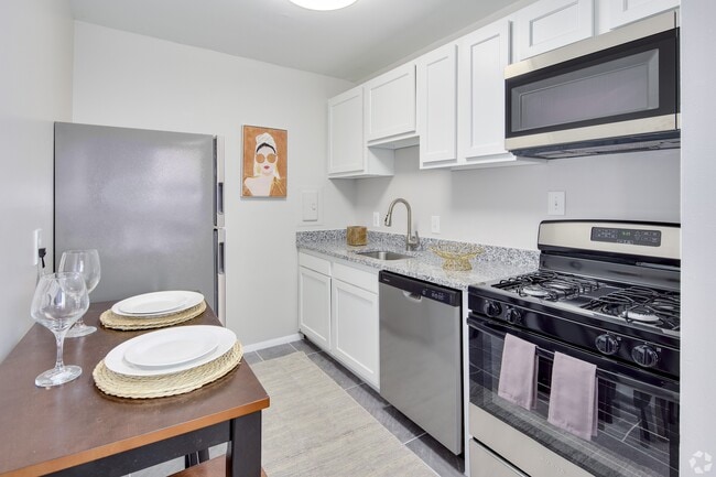 Finian's Court Apartments in Lanham, MD - Building Photo - Building Photo