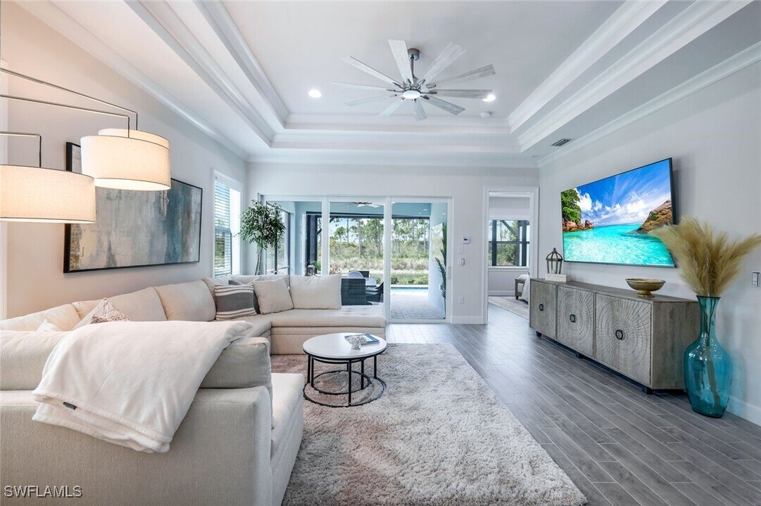 6875 Saona CT in Naples, FL - Building Photo