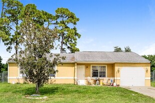 325 SW Covington Rd in Port St. Lucie, FL - Building Photo