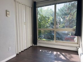 2130-217 17 St SW in Calgary, AB - Building Photo - Building Photo