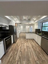 7625 SW 180th Terrace in Palmetto Bay, FL - Building Photo - Building Photo