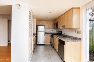 586 N Broadway in Saratoga Springs, NY - Building Photo - Building Photo