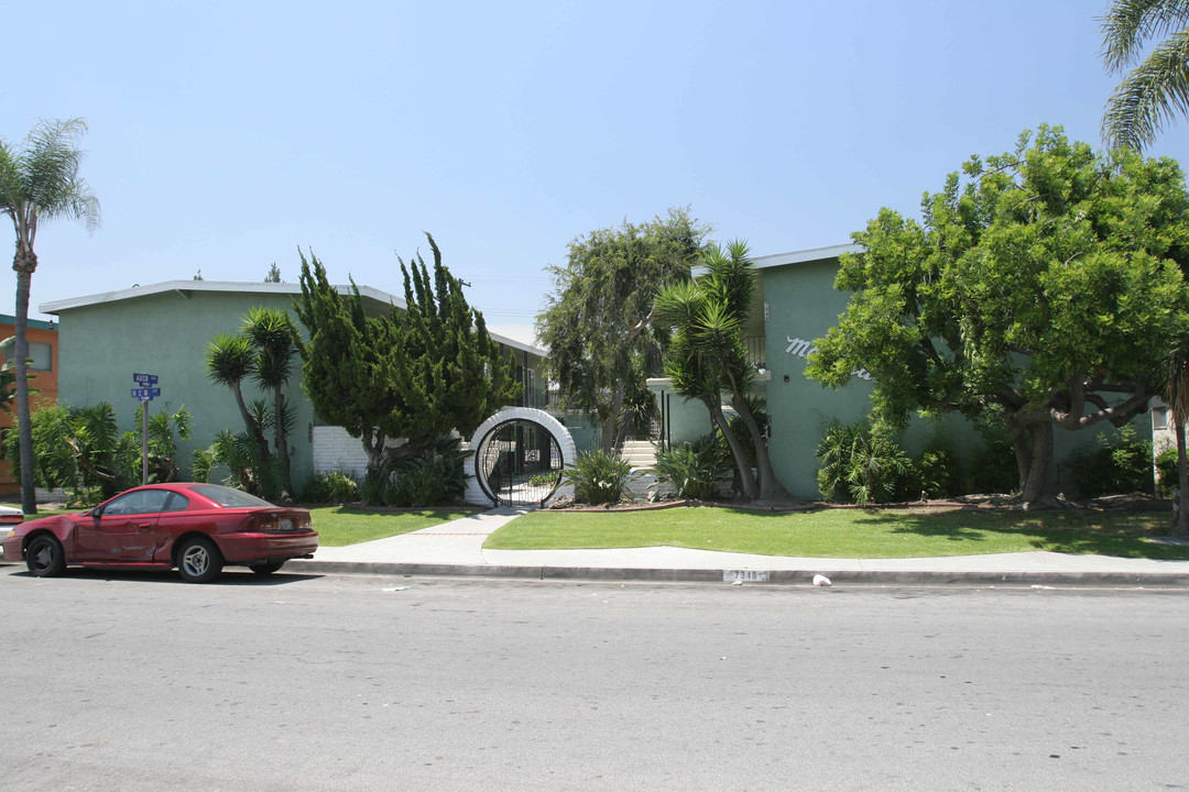 Moongate Apartments in Downey, CA - Foto de edificio