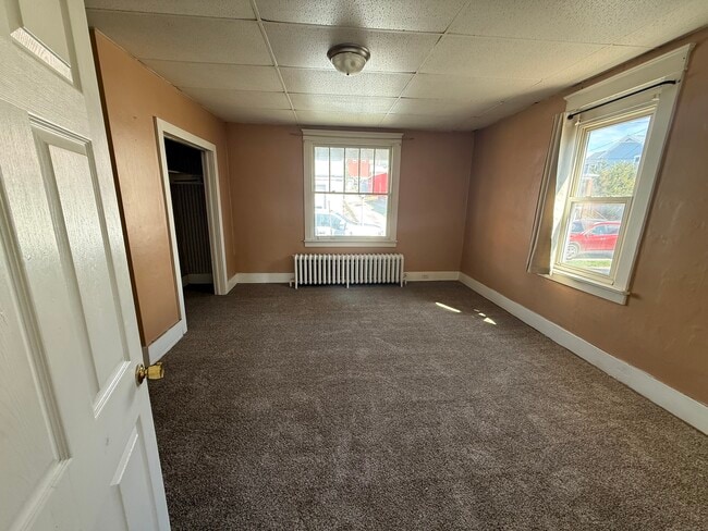 427 Spruce St, Unit 1 in Mount Pleasant, PA - Foto de edificio - Building Photo