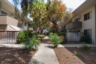 Casa Corona in Chula Vista, CA - Foto de edificio - Building Photo
