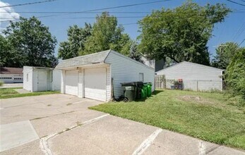 20431 Lake Shore Blvd in Euclid, OH - Building Photo - Building Photo
