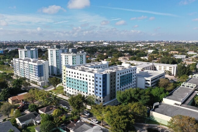 Three Round Tower B&C in Miami, FL - Building Photo - Building Photo