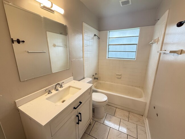 property at 1935 E 51st Pl