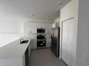 112 SW 184th Way in Pembroke Pines, FL - Building Photo - Building Photo