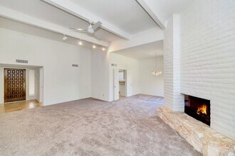 8430 E San Marino Dr in Scottsdale, AZ - Building Photo - Building Photo