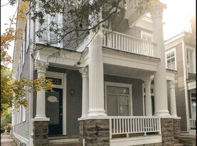 2204-2204 Bull St in Savannah, GA - Building Photo