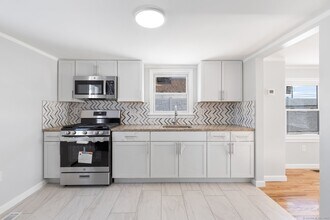 588 North St in Windsor Locks, CT - Building Photo - Building Photo