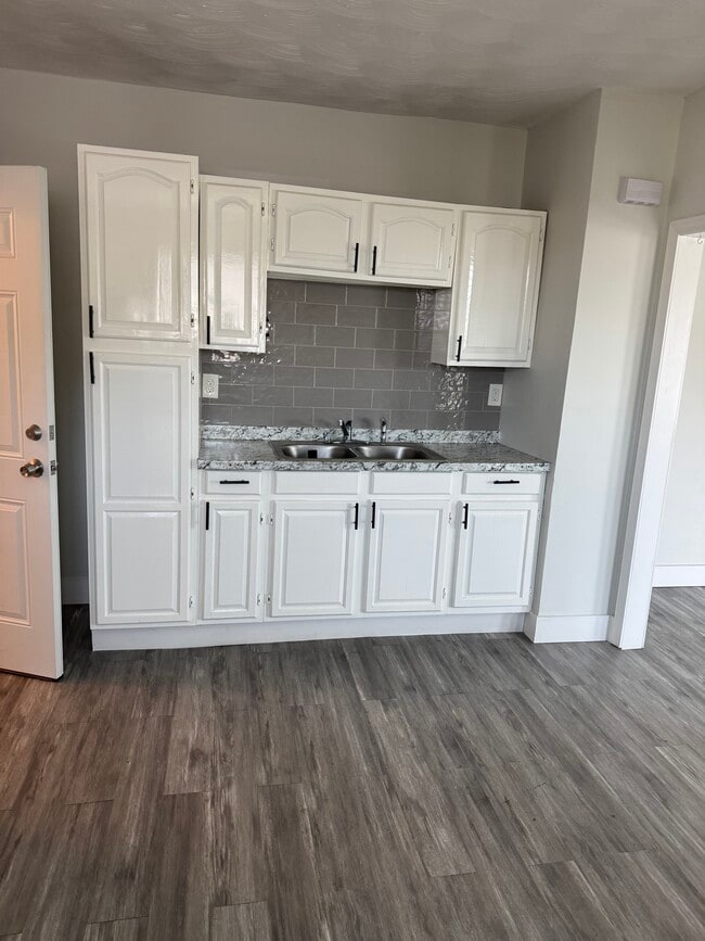 541 N Front St, Unit 3 left