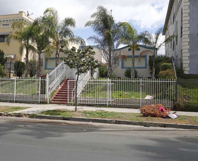 836 S Catalina St in Los Angeles, CA - Foto de edificio - Building Photo