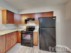 604 Barkfield Loop in Brandon, FL - Foto de edificio - Building Photo