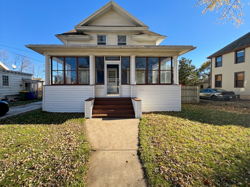 609 S Clay St in Green Bay, WI - Building Photo