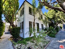 9010 Burton Way in Beverly Hills, CA - Building Photo